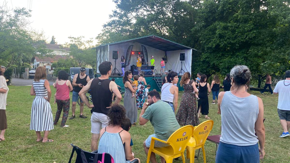 Ongi etorri beroa egin diote udari Uribarriko jaietan