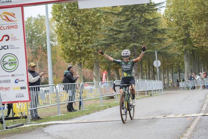 Lucia Gonzalezek eta Kevin S 3 1762015228351