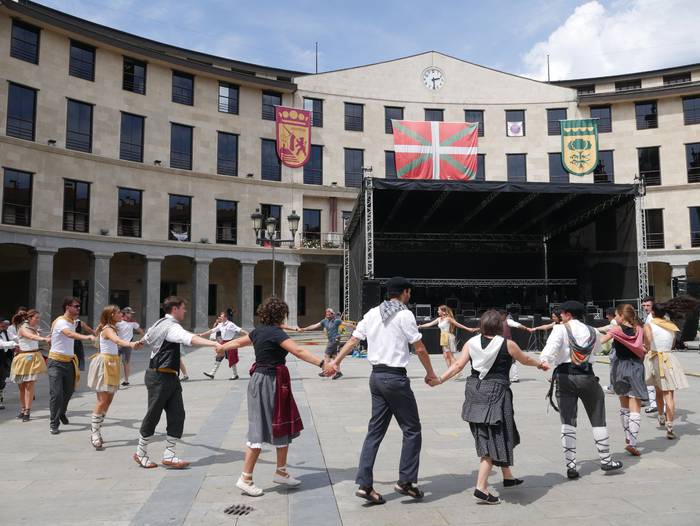 Ehunka lagun bildu dira Bera 152 1661377990905