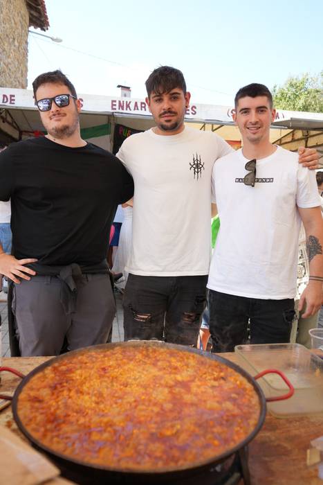 Paella txapelketarekin eta K 9 1755976604725