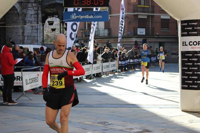 300 korrikalari baino gehiag 68 1517150273999