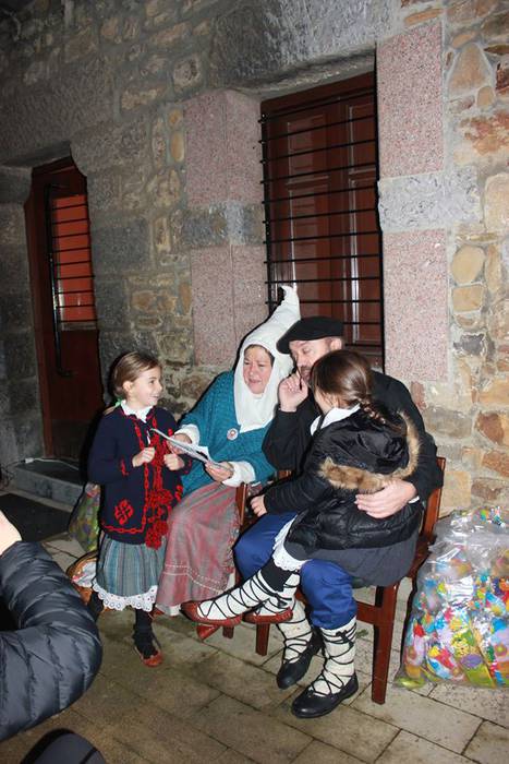 Olentzero eta Maridomingi Ai 52 1514222662539