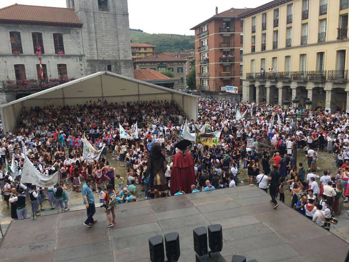 Suziria piztuta lehertu da j 30 1502792887459