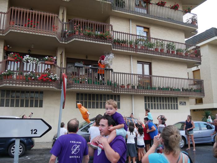 Ura eskatzen zeharkatu dute  24 1536436652254