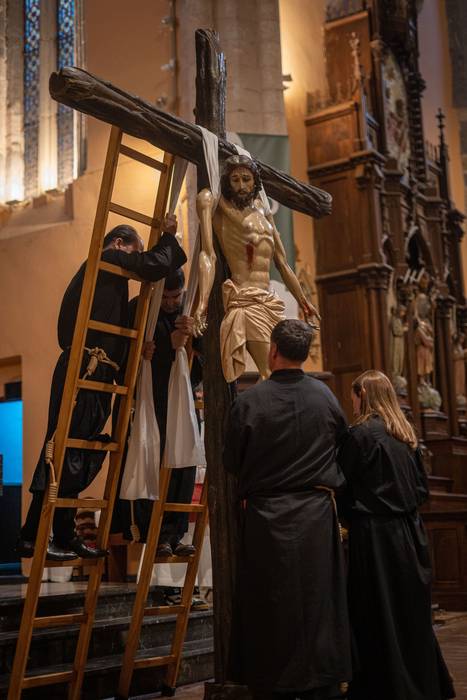 Gurutzetik jaitsi dute Urduñ 14 1775241171315