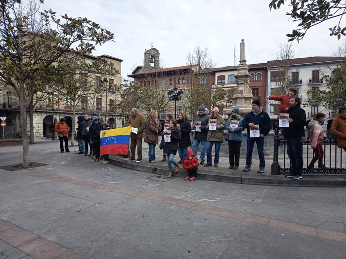 Trumpen erasoa salatu eta Ve 1 1767542279112