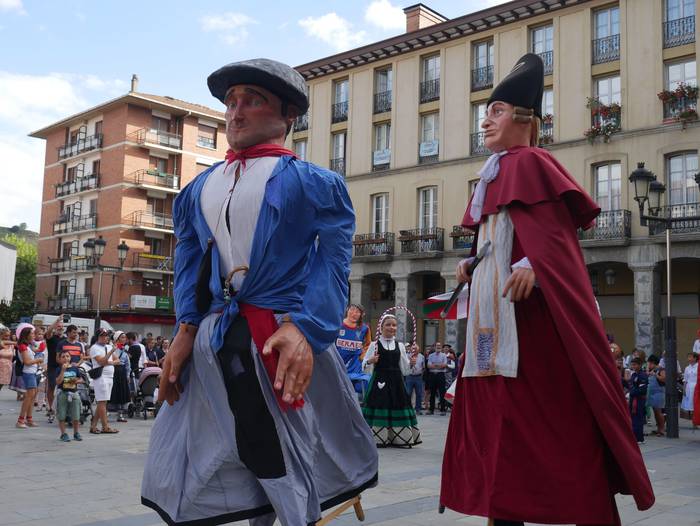 Dantza eta sua uztartu zitue 25 1661604202372