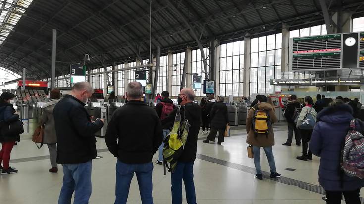 C-3 lineako tren zerbitzua eten dute, Bilbo eta Ollargan artean gertatutako arazo bategatik