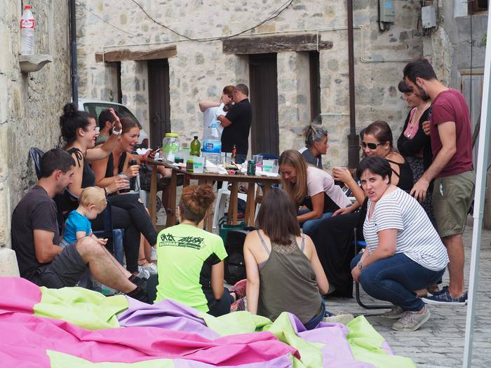 Jende ugari batu da Erretes  25 1532327076573