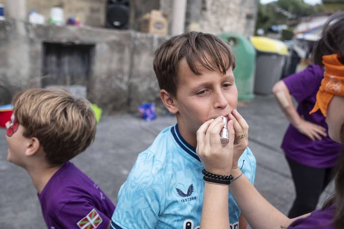 Auzolanean eta festa-giroan  8 1756712606723