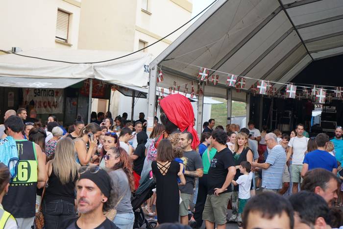 Danbor, buruhandi, dantza et 27 1758311902210