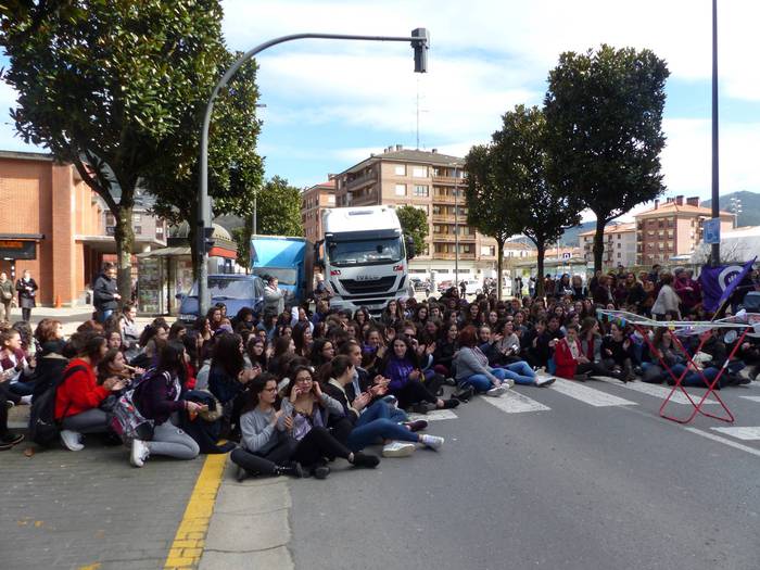 Greba feministaren goizeko t 71 1520512414123