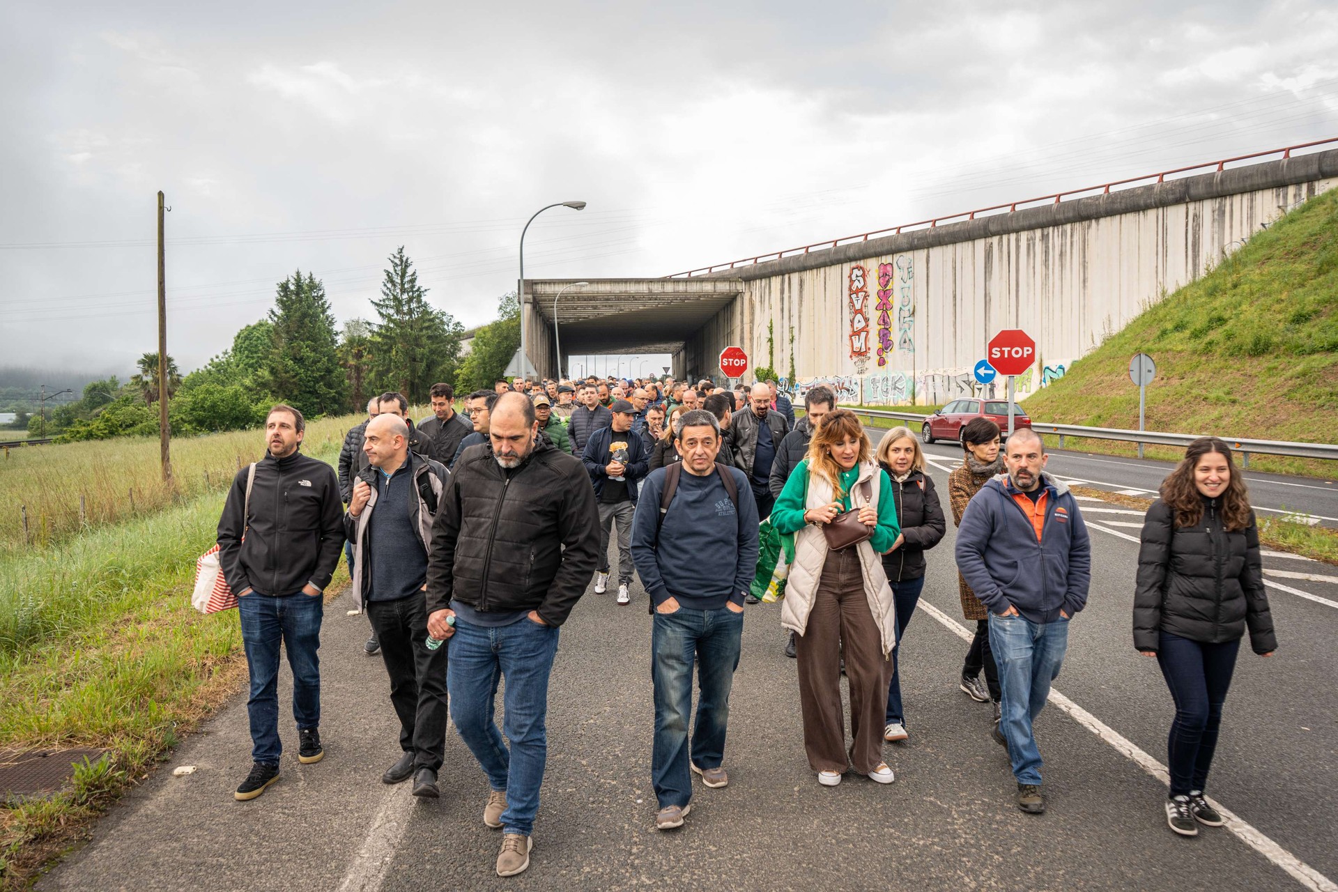 "Lan eta sakrifizioak egitearen beharra" aldarrikatu du Tubos Reunidoseko greba mugagabearen aurka azaldu zen Hitza da Bidea taldea