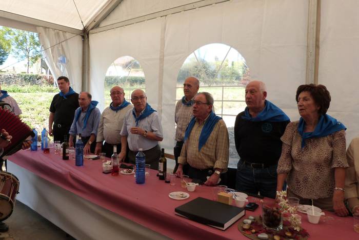 Auzokide ugarik hartu zuten  87 1506366851112