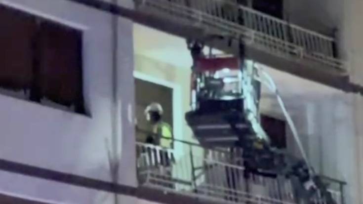 Emakume nagusi baten etxean sartu behar izan dira gaur goizean suhiltzaileak