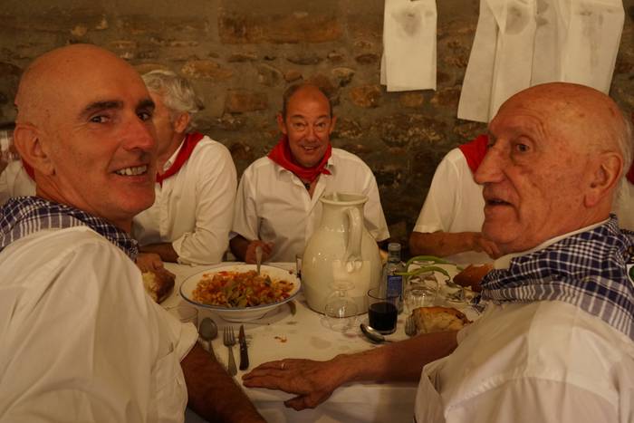 Ehunka kofrade bildu dira el 25 1756714013786