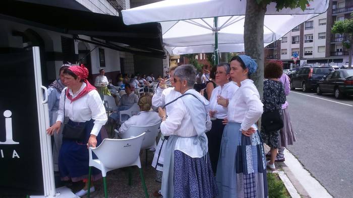 Dantza taldeak taldeak izan  236 1496057551128