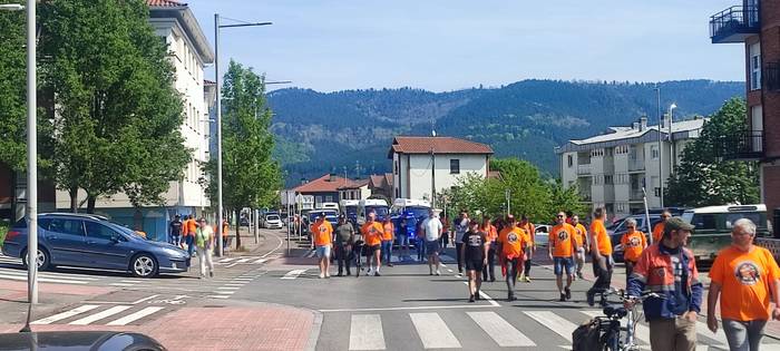 Tubos Reunidoseko bi langile 5 1776453824625