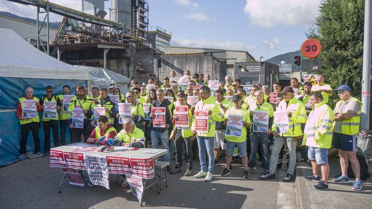 “Beste alde batera” begiratzea leporatu diete Maderas de Llodioko langileek erakunde publikoei