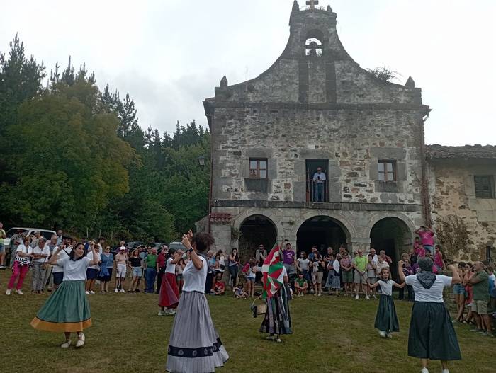 Andra Mari Zuriaren jaiak je 3 1754900914051