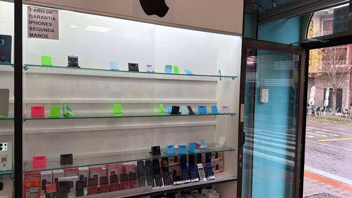 Amurrioko telefono dendan lapurreta egin zuten gizonezkoak atxilotu ditu Ertzaintzak