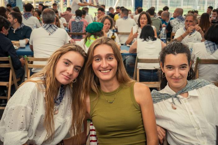 Ehunka lagun bildu dituzte j 100 1757018599068