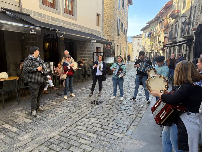 Trikitilari eta panderojole  12 1771781921814