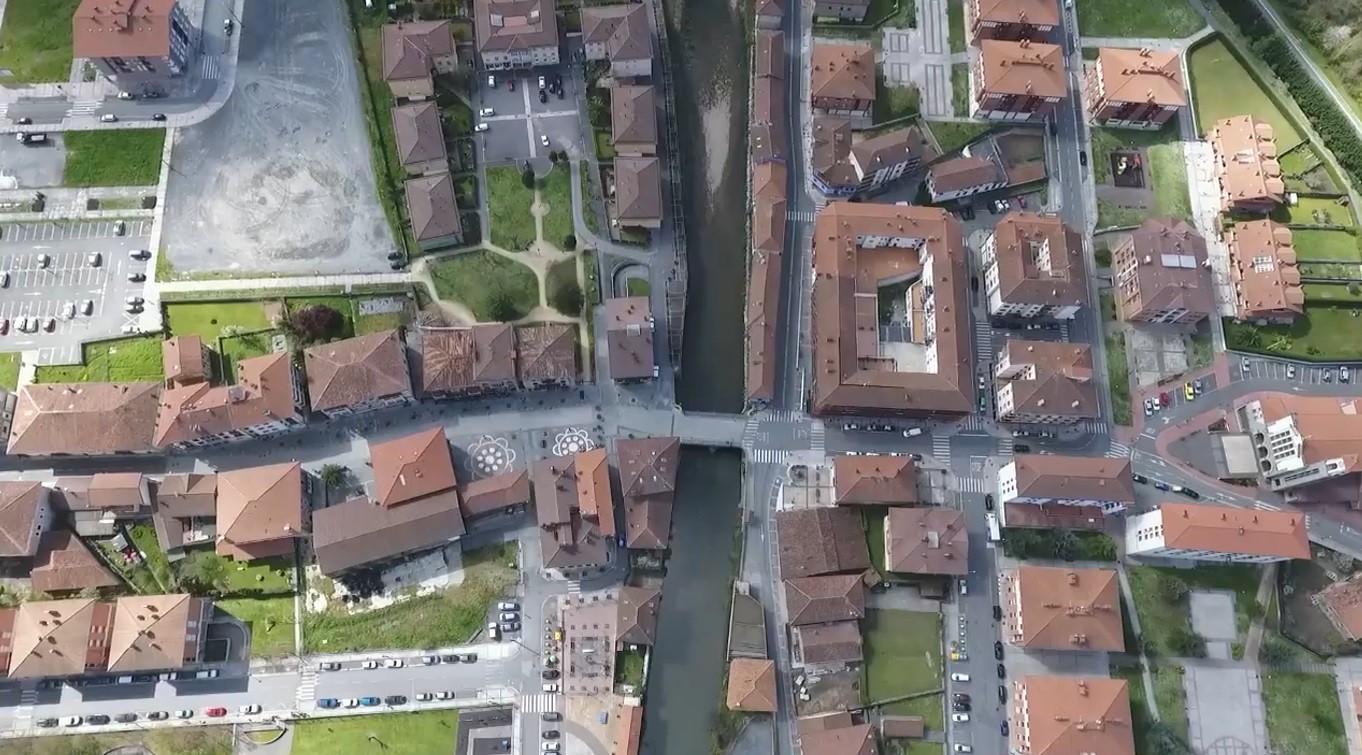 Etxebizitzari buruzko herri kontsulta abiatu dute Orozkon