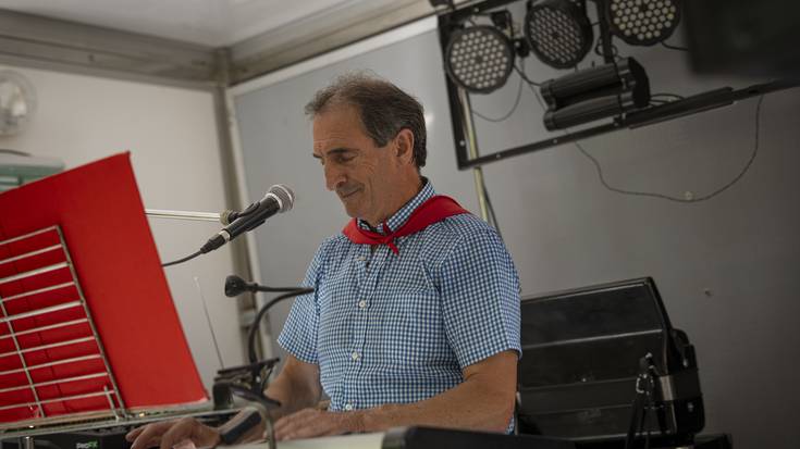 “Publikoak nahi duen bitartean eta osasuna alde izanez gero, hemen jarraituko dut”