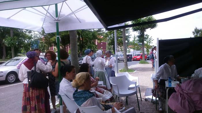 Dantza taldeak taldeak izan  215 1496057408838