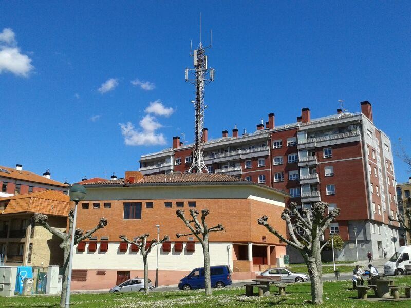 Telefonicak Latiorroko antena kentzeko aginduari helegitea aurkeztu dio