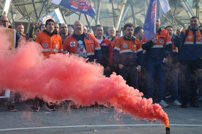 Tubos Reunidoseko langileek  15 1772101148553