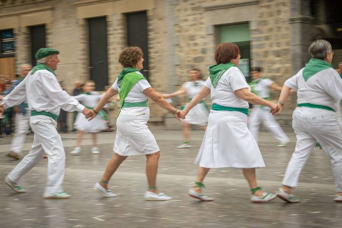 Dantza Lagunak kuadrillaren  29 1776520621404