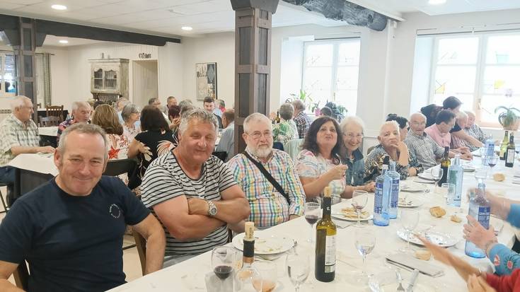 Luiaondoko eskola zaharretako ikasle asko batu dira asteburuan