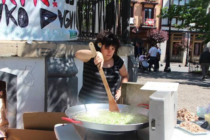 Otxomaioek jendez bete dute  10 1494233017024