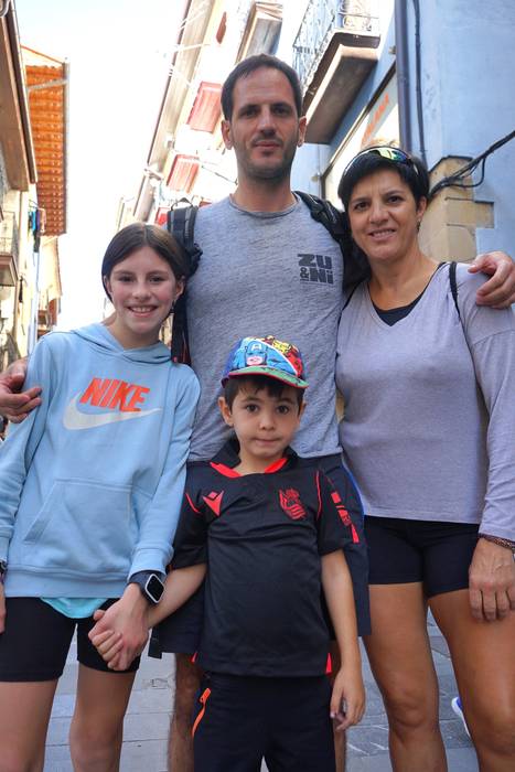 Adin guztietako mendizaleek  25 1760277158262