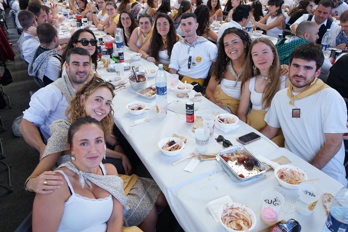 Jendetza batu da kuadrillen  10 1756401742261