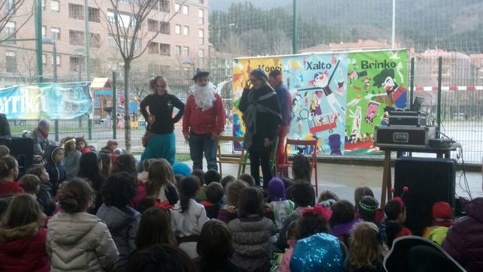 Suak agurtu zituen Aratustea 29 1488369078572