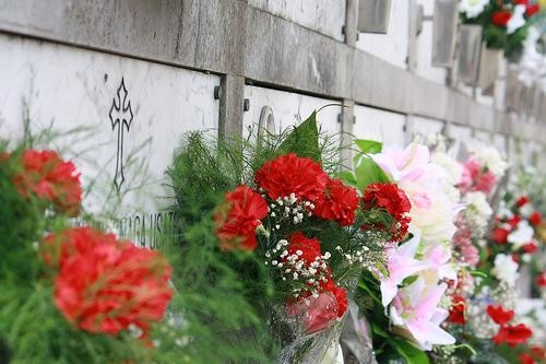 Amurrioko Udalak udal hilerriaren ordutegia zabaldu du jende pilaketak saihesteko, eta bisitak domu santu egunaren aurretik egitea gomendatu du
