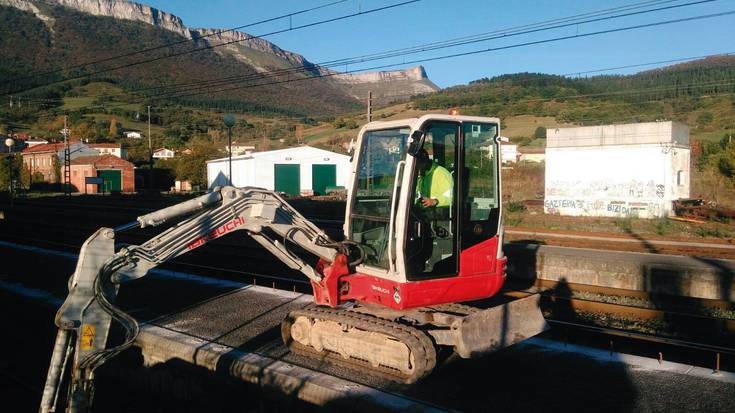 Tren geltokiko obrak hasi ditu Renfek