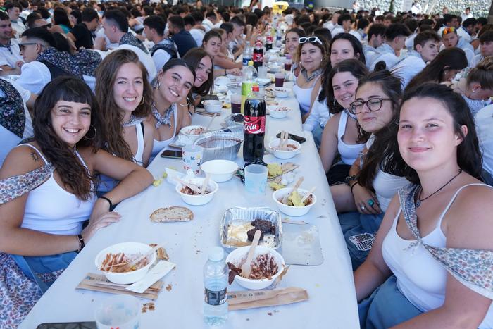 Jendetza batu da kuadrillen  67 1756403330671