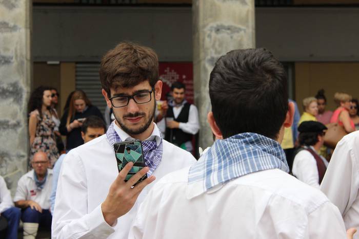 Sokatik tiraka itzuli dira j 35 1503500513571