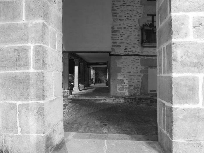 Goiko plazako arkupeak (Hastiales de la Plaza del Mercado)