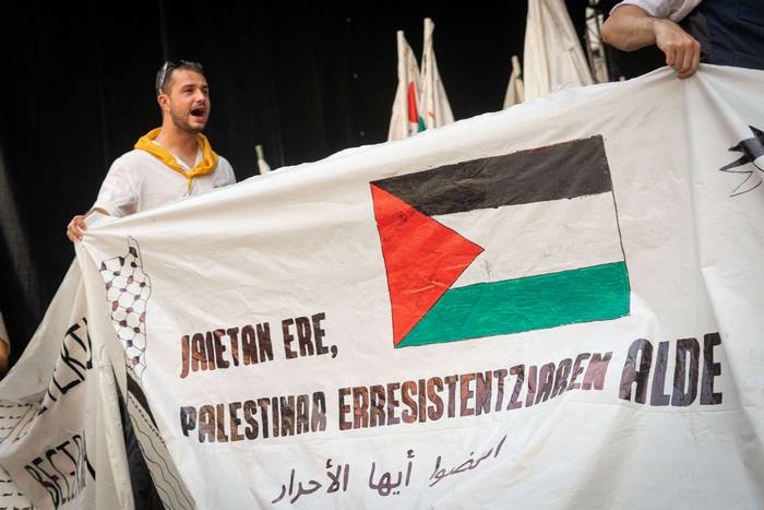 Festa-giro goria piztu du La 16 1755256953058