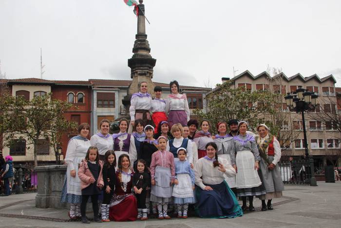 Dantzaren bidez aldarrikatu  51 1520778073451