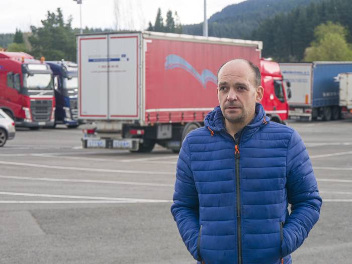 “900 euroren truke egiten ditugu Laudioko kamioien udal aparkalekuko funtzio guztiak, urteko 365 egun eta 24 orduetan”