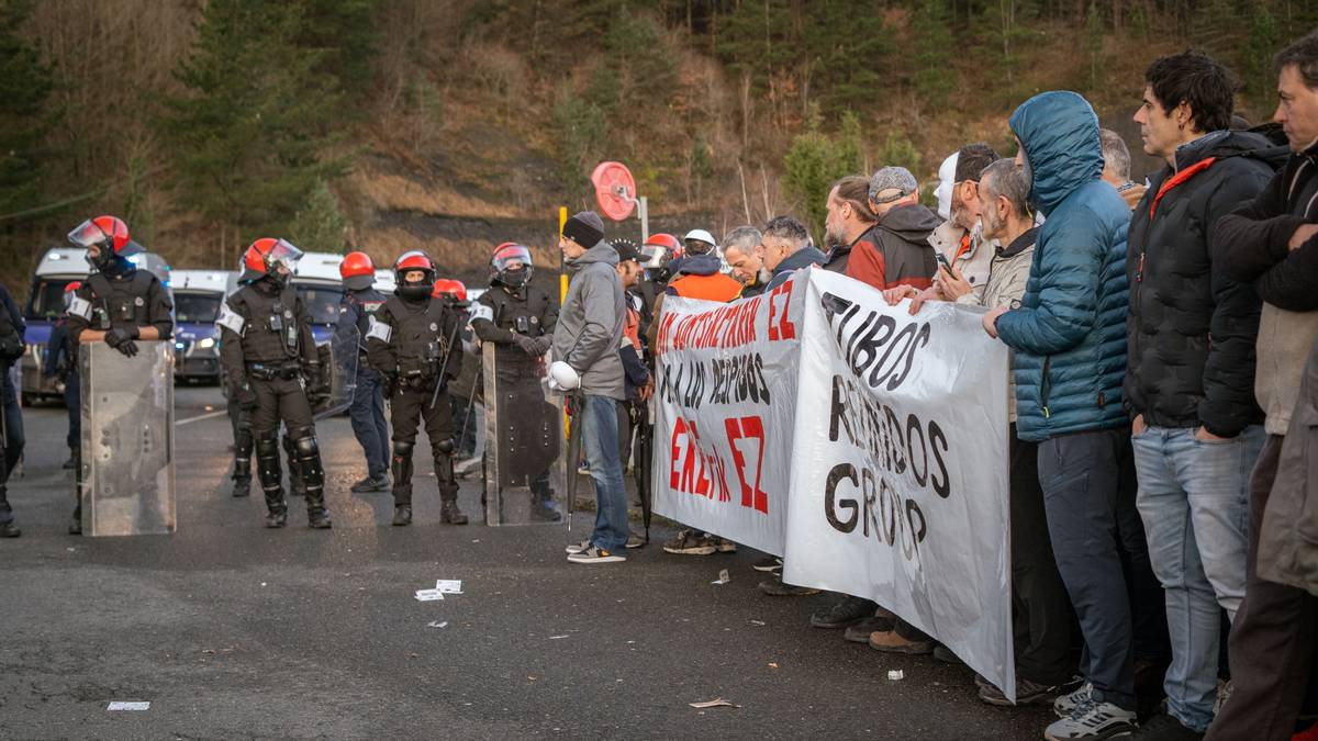 Kaleratzeen eskaintza ekonomikoa hobetu du gaur Tubos Reunidosek, baina sindikatuek ezezkoa eman diote aho batez