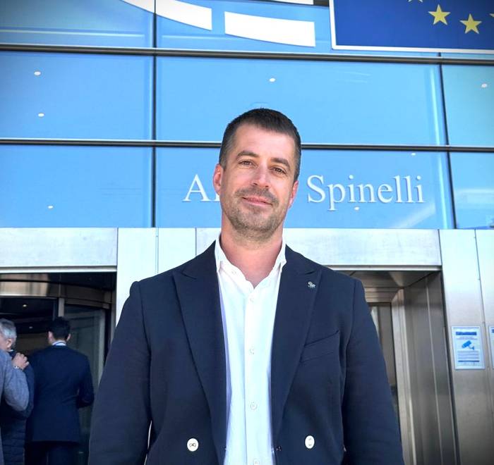 Amurrioko alkatea Txerra Molinuevo Bruselan bildu da Aiaraldea eta Tubos Reunidos industria sektorearentzako irtenbideak bilatzeko