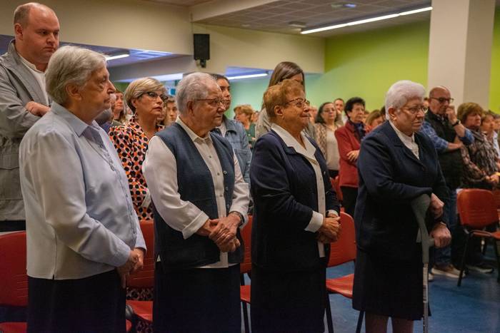 Agur jendetsu eta hunkigarri 12 1759073064613