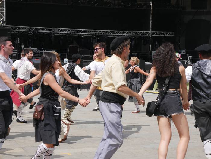 Ehunka lagun bildu dira Bera 153 1661377993963